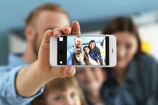 Familie macht Selfie — Stockfoto