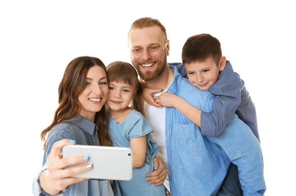 Família tomando selfie — Fotografia de Stock