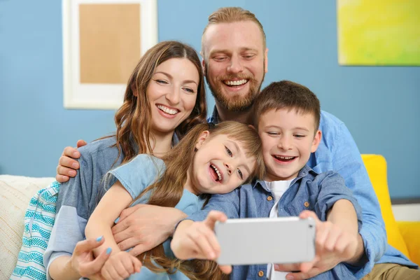 Familie nemen selfie — Stockfoto