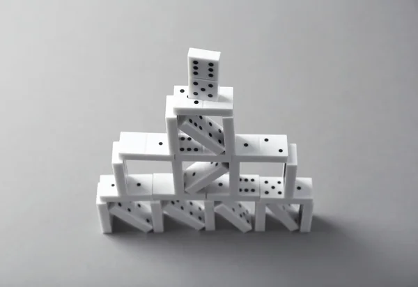 Torre de dominó sobre fondo — Foto de Stock