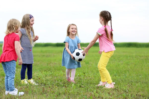 Children Having Fun Outdoor — Stock Photo, Image