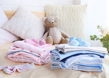 Yeni bebek giysileri  