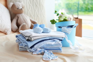 Yeni bebek giysileri  