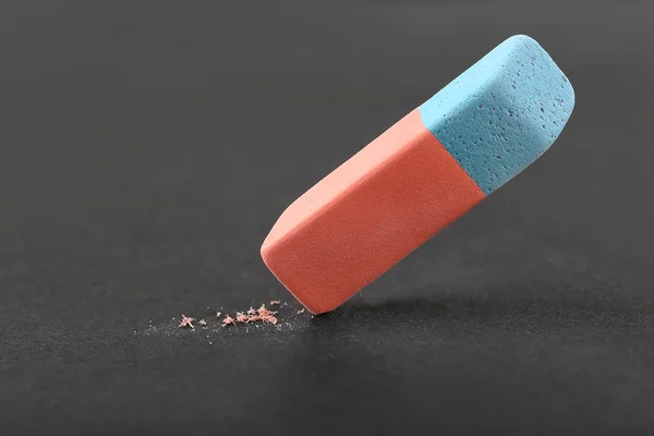 Eraser på mörk bakgrund — Stockfoto