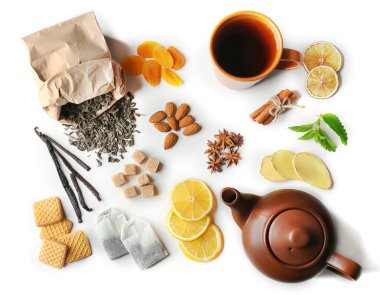 Arka plan üzerinde çay kompozisyon 