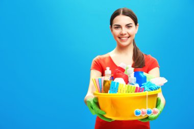 Mavi kadın süpürge