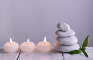 Mumlar taşlarla beyaz spa 