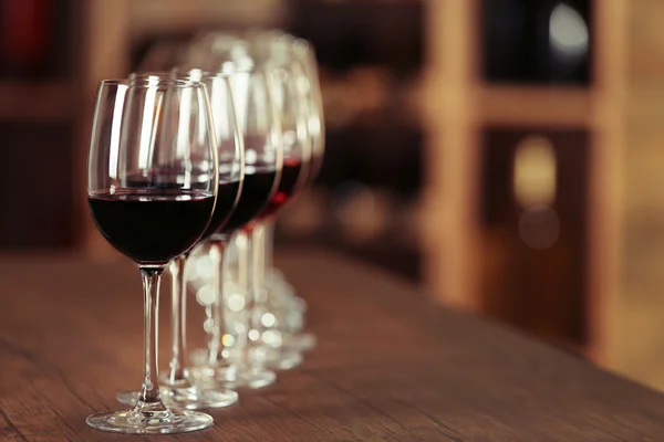 Beaucoup de verres de vin différent — Photo