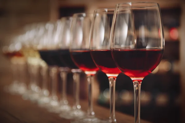 Many glasses of different wine — Stock Photo, Image