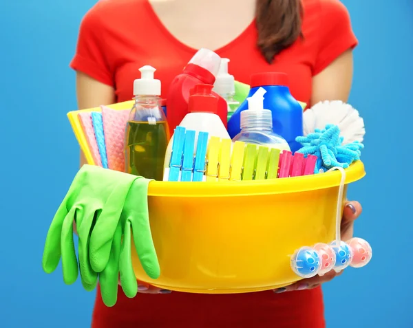 Limpiador femenino en azul —  Fotos de Stock