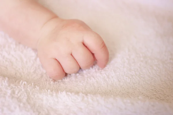 Kleine Babyhand — Stockfoto