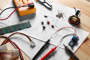 çizimler üzerinde elektronik bileşenler
