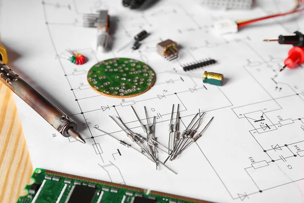 Electronic components on drawings — Stock Photo, Image