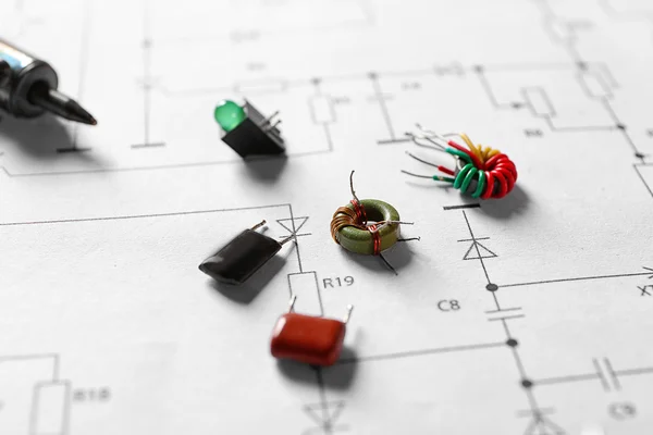 Componentes electrónicos em desenhos — Fotografia de Stock