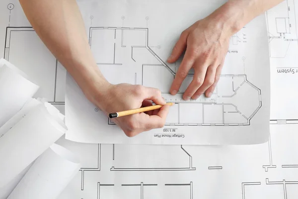Man working with blueprints — Stock Photo, Image