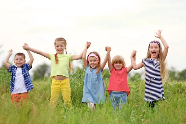 Kinderen Met Plezier Buiten — Stockfoto