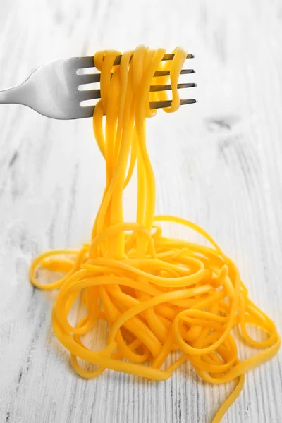 Vork met gekookte pasta — Stockfoto