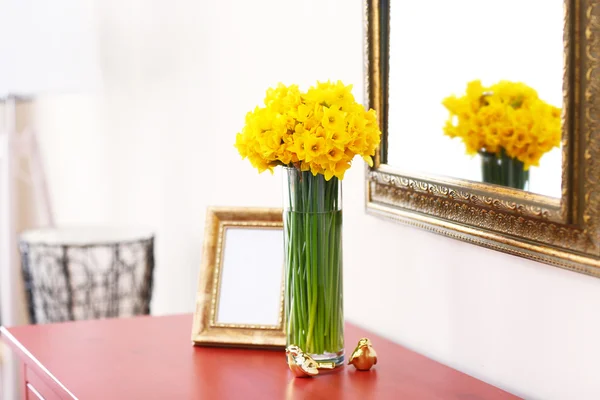 Hermoso ramo de narciso amarillo —  Fotos de Stock