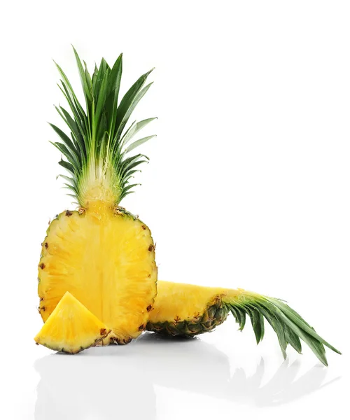 Érett ananász szeletelt — Stock Fotó