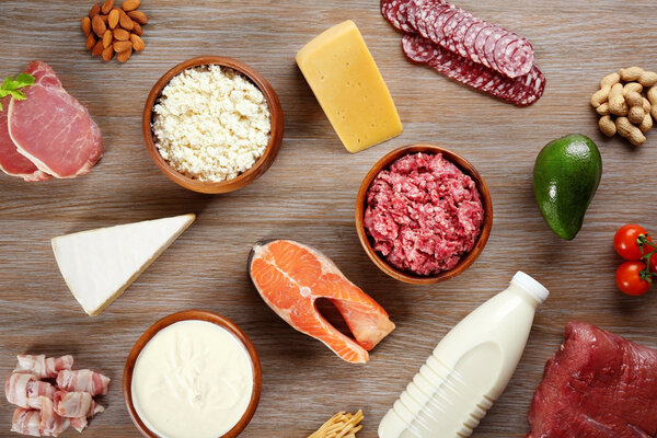 Молочные продукты на столе
