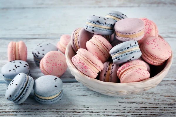 Bowl with macaroons on table — Stock Photo, Image