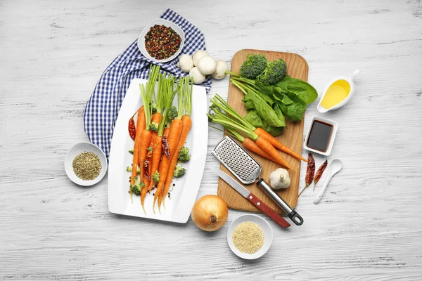 Морковь с овощами и специями — стоковое фото