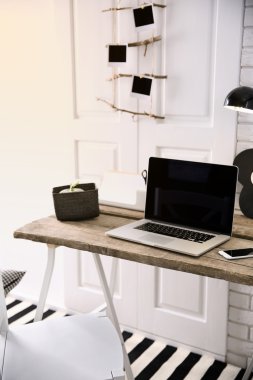 Modern tek renkli işyeri