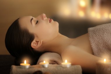 Kaplıca salonundaki güzel kız