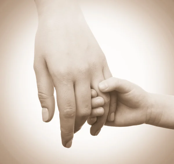 Dziecko i matka ręce razem — Zdjęcie stockowe