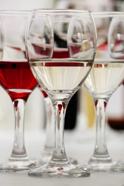 Glazen met wijn soorten — Stockfoto