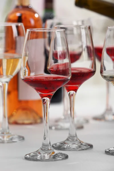 Bicchieri con tipi di vino — Foto Stock
