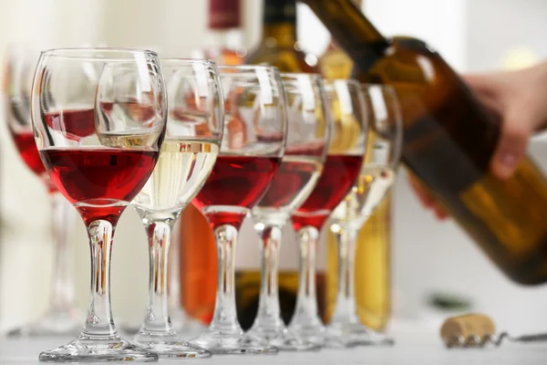 Gläser mit Weinsorten — Stockfoto