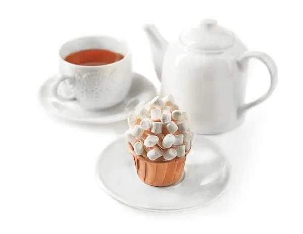 Taza de té con sabroso cupcake — Foto de Stock