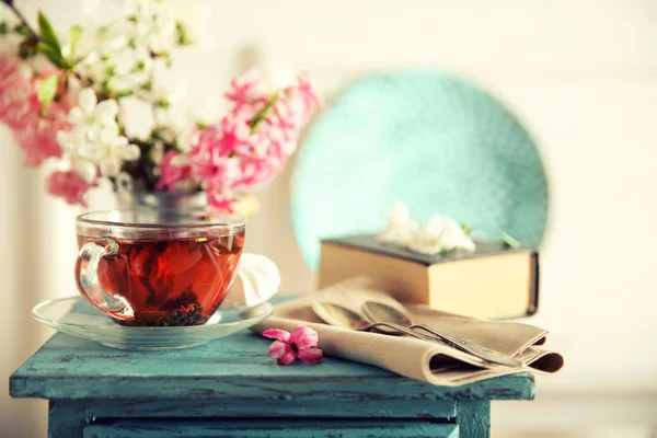 Taza de té con flores — Foto de Stock