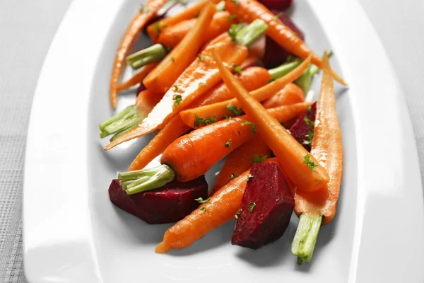 Leckerer Imbiss mit Karotten — Stockfoto