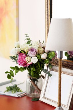 Güzel renkli gül buketi 