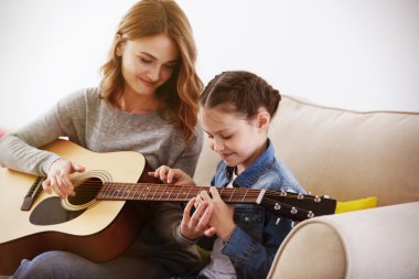 Küçük kız öğrenme oyun 