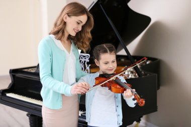 Küçük kız öğrenme oyun 