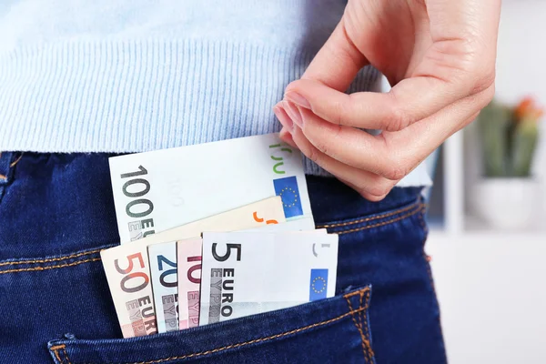 Dinero en el bolsillo de los jeans — Foto de Stock