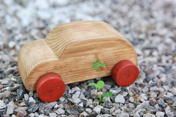 Carro de brinquedo de madeira — Fotografia de Stock