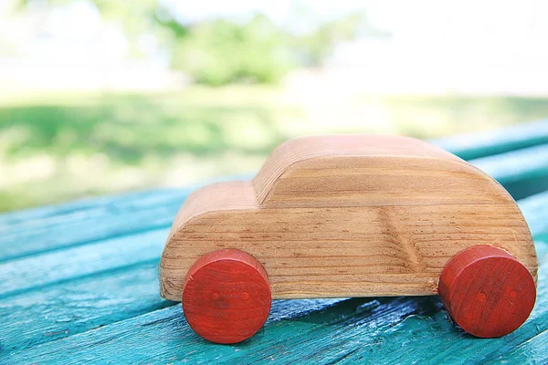 나무로 되는 장난감 자동차 — 스톡 사진