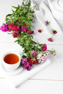 Çayır çiçek ve Kupası