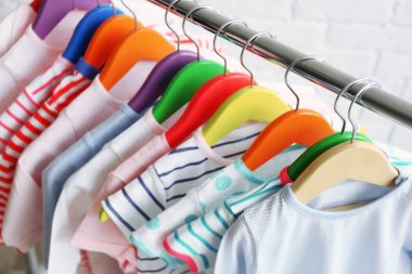 Askıları çocuklar için giyim