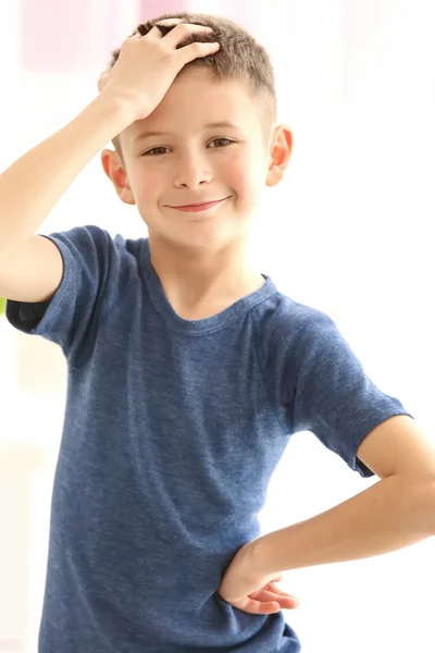 Lustiger kleiner Junge — Stockfoto