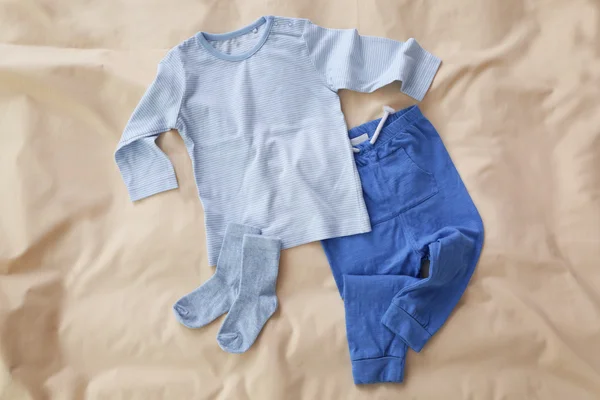 Nieuwe kleren van de baby — Stockfoto
