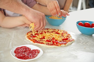 Yemek ebeveynler çocuklarla