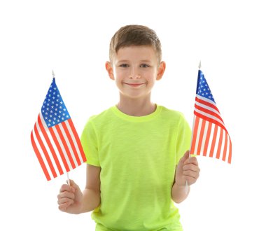 Beyaz arka plan üzerinde çocuk ve Amerikan bayrakları