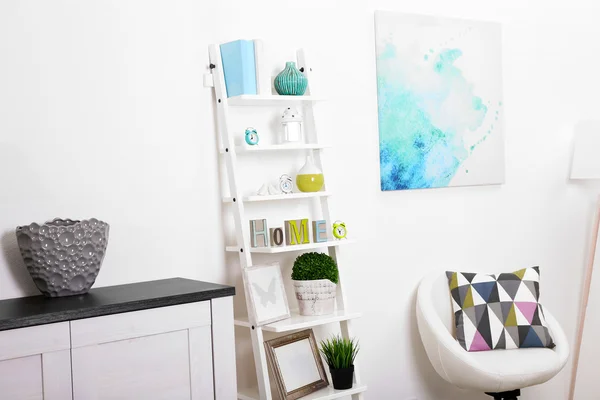 Interior branco com mobiliário moderno — Fotografia de Stock