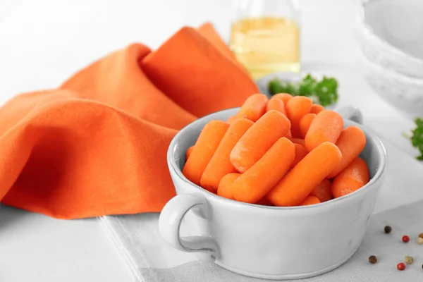 Kleine Baby-Karotten — Stockfoto