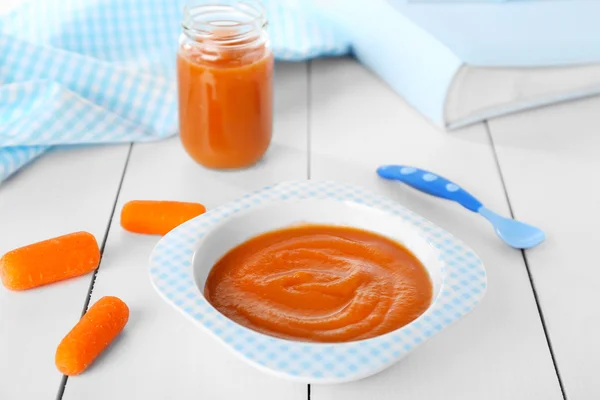 Puré de zanahoria en plato de sopa — Foto de Stock